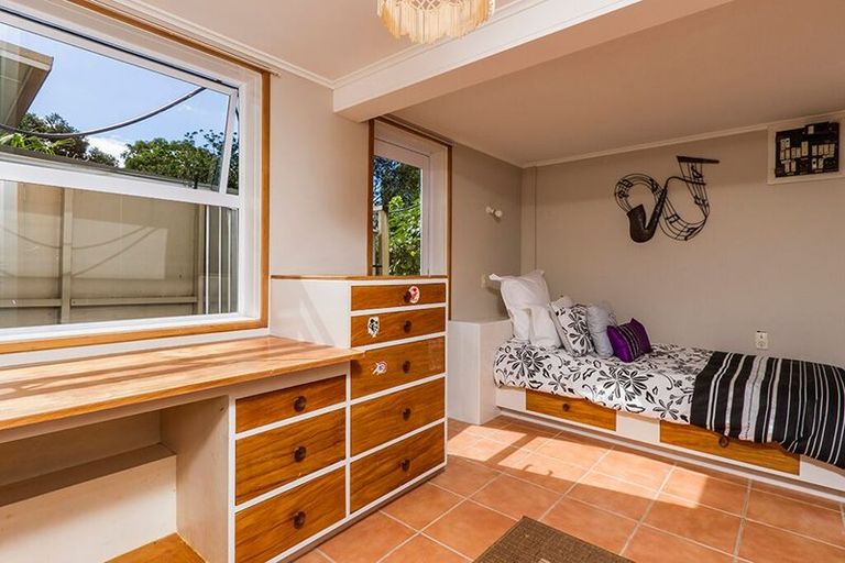Photo of property in 4 Channel View Road, Campbells Bay, Auckland, 0630