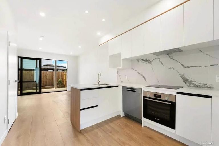 Photo of property in 12c Shamrock Lane, Te Atatu Peninsula, Auckland, 0610