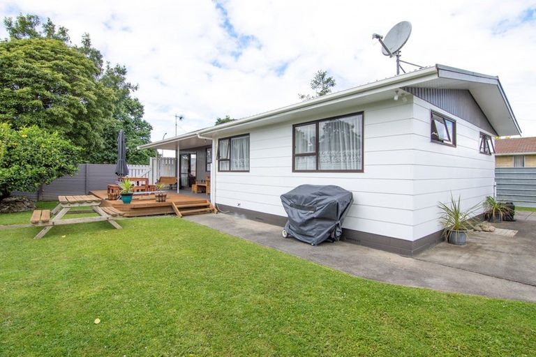 Photo of property in 6 Robinson Crescent, Westbrook, Palmerston North, 4412