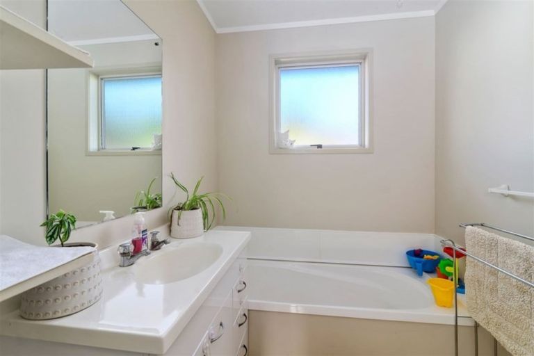 Photo of property in 17 Chaucer Place, Owhata, Rotorua, 3010