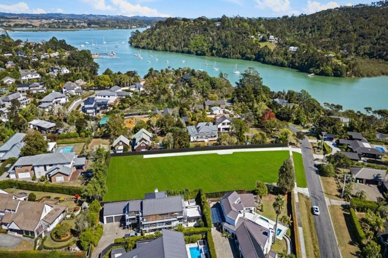 Photo of property in 11 Oscar Road, Greenhithe, Auckland, 0632