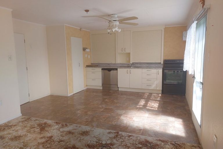 Photo of property in 14 Curlew Place, One Tree Point, 0118