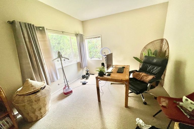 Photo of property in 31 Rifleman Rise, Unsworth Heights, Auckland, 0632