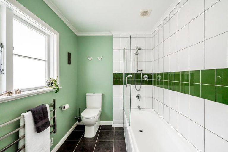 Photo of property in 106 Renown Road, Raumati South, Paraparaumu, 5032