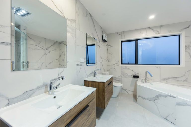 Photo of property in 35 Johns Creek Crescent, Silverdale, 0932