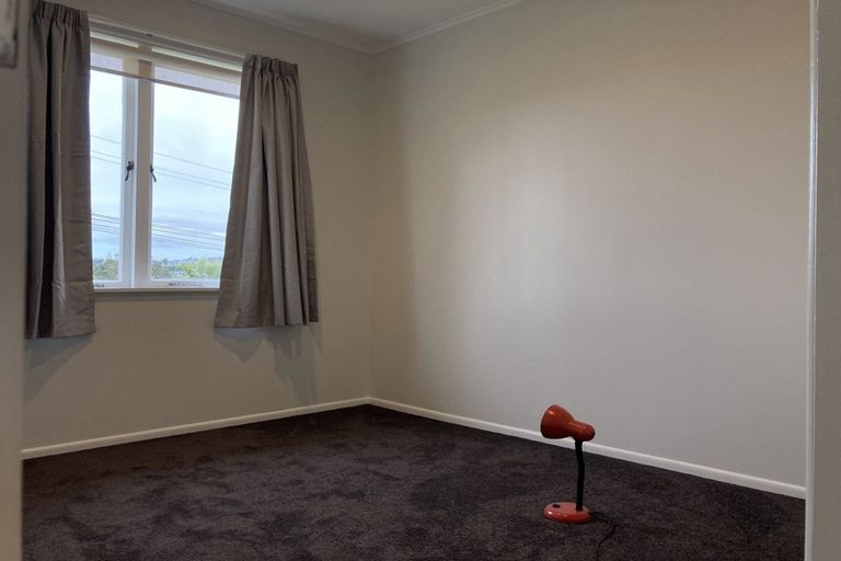 Photo of property in 1/1 Tonkin Drive, Sunnynook, Auckland, 0620