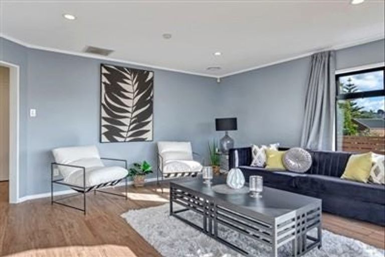 Photo of property in 11 Raphael Place, West Harbour, Auckland, 0618