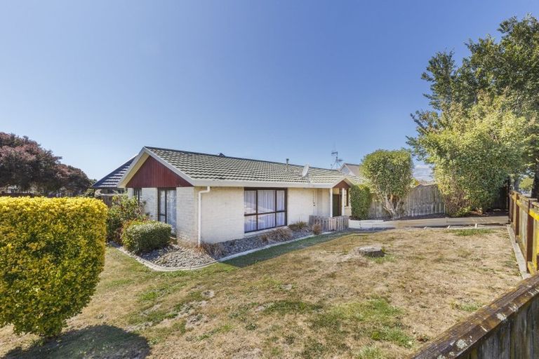 Photo of property in 2 Caroline Crescent, Highbury, Palmerston North, 4412