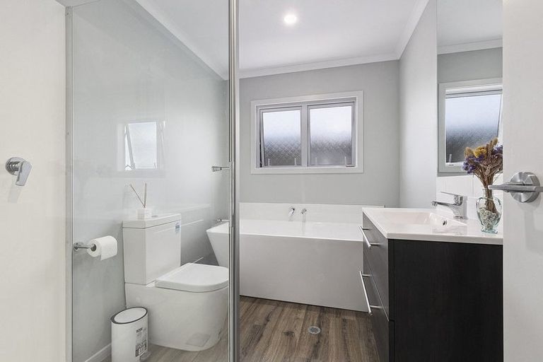 Photo of property in 2/1 Murphy Place, Titahi Bay, Porirua, 5022