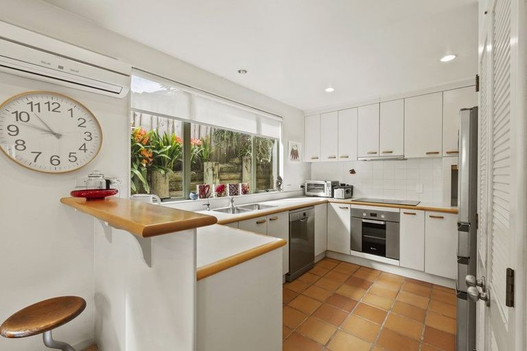 Photo of property in 2/47 Rangitoto Terrace, Milford, Auckland, 0620