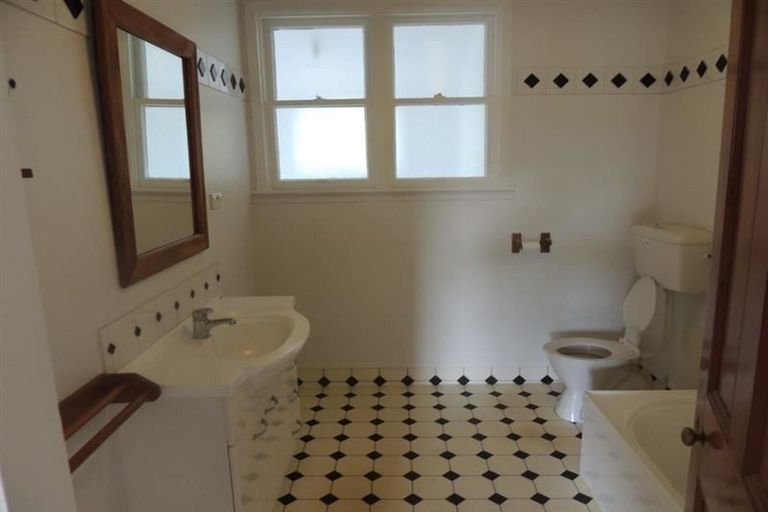 Photo of property in 9 Clyde Road, Bluff Hill, Napier, 4110