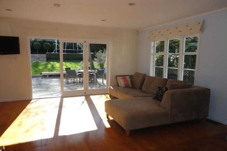 Photo of property in 40 Belle Vue Avenue, Northcote Point, Auckland, 0627