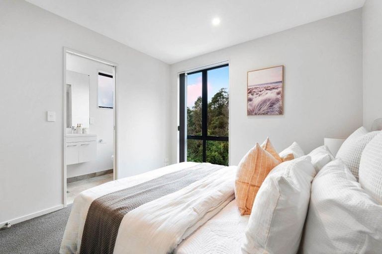 Photo of property in 60d Seymour Road, Sunnyvale, Auckland, 0612