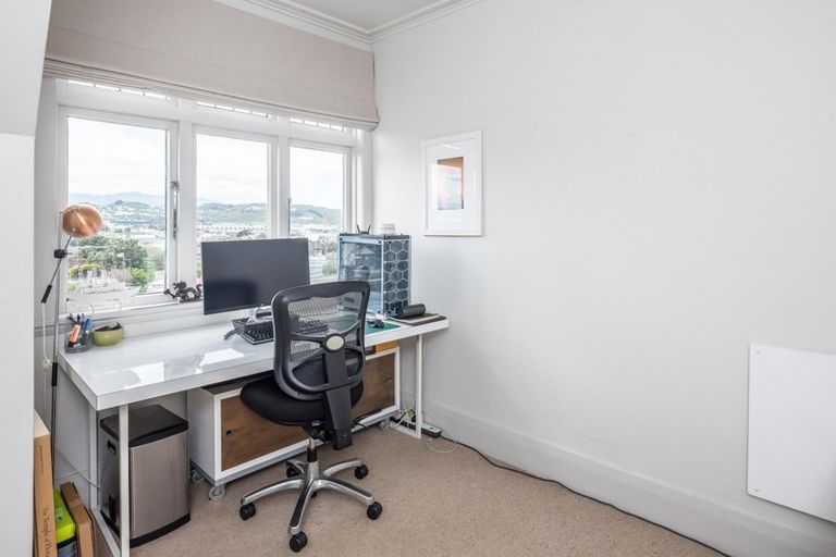 Photo of property in 32 Queens Drive, Kilbirnie, Wellington, 6022