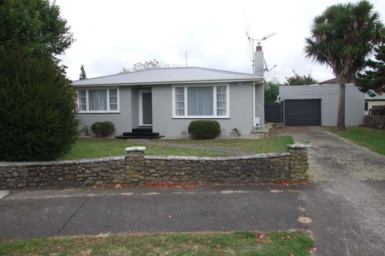 Photo of property in 16 Stirling Crescent, Hokowhitu, Palmerston North, 4410