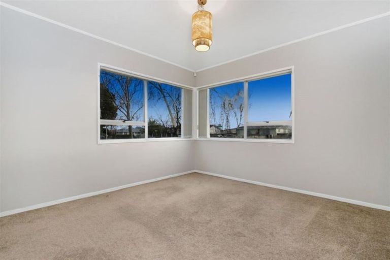 Photo of property in 2 Sunlands Drive, Manurewa, Auckland, 2102
