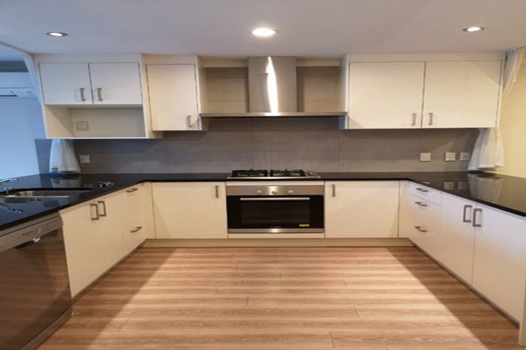 Photo of property in 10 Puweto Avenue, Takanini, 2112