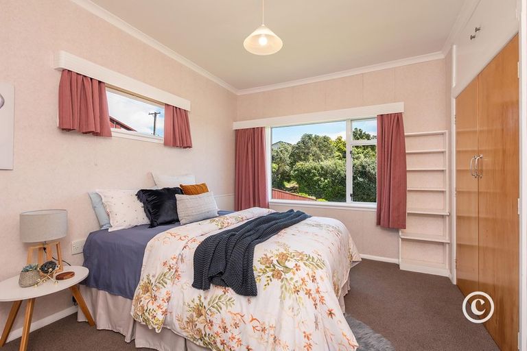 Photo of property in 45 Raroa Terrace, Tawa, Wellington, 5028