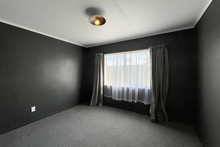 Photo of property in 27 Tiller Close, Kelvin Grove, Palmerston North, 4414