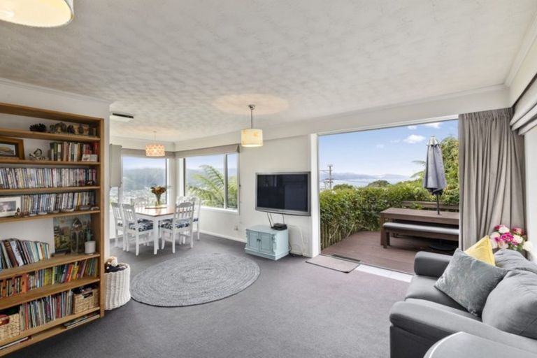 Photo of property in 30 Poto Road, Normandale, Lower Hutt, 5010