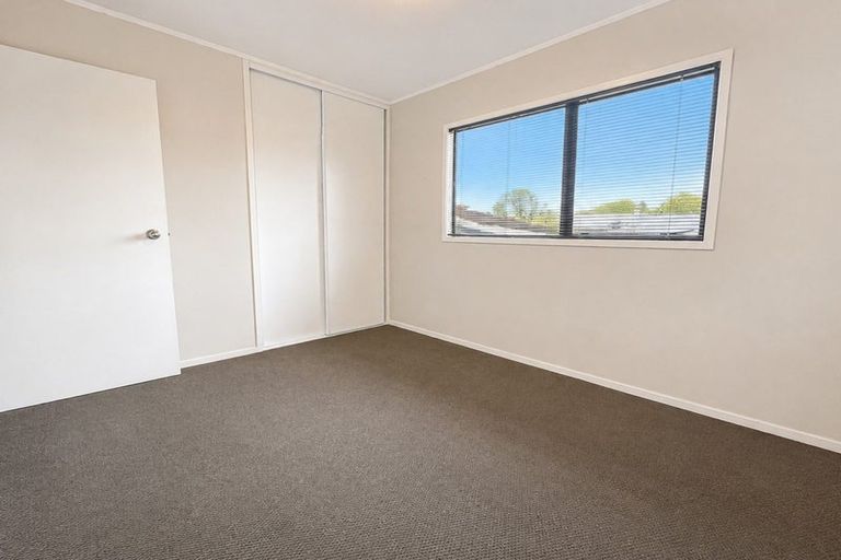 Photo of property in 2/25 Melleray Place, Randwick Park, Auckland, 2105