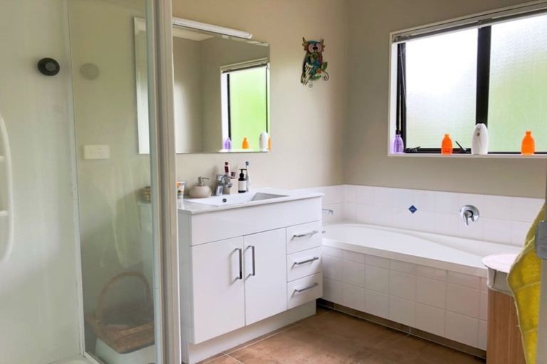 Photo of property in 73b Hillwell Drive, Henderson, Auckland, 0612