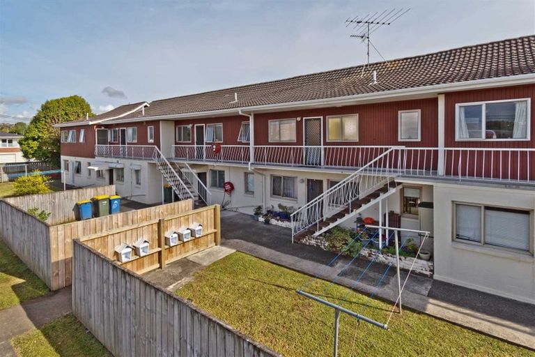 Photo of property in 9/773 Beach Road, Browns Bay, Auckland, 0630