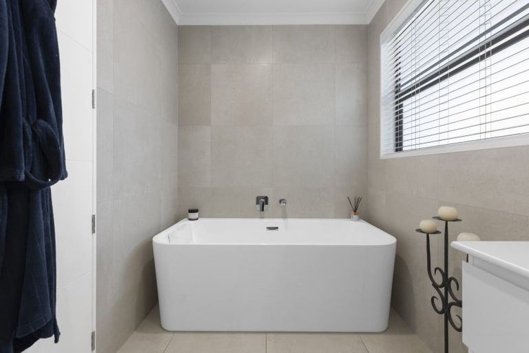 Photo of property in 52 Manakura Street, Russley, Christchurch, 8042