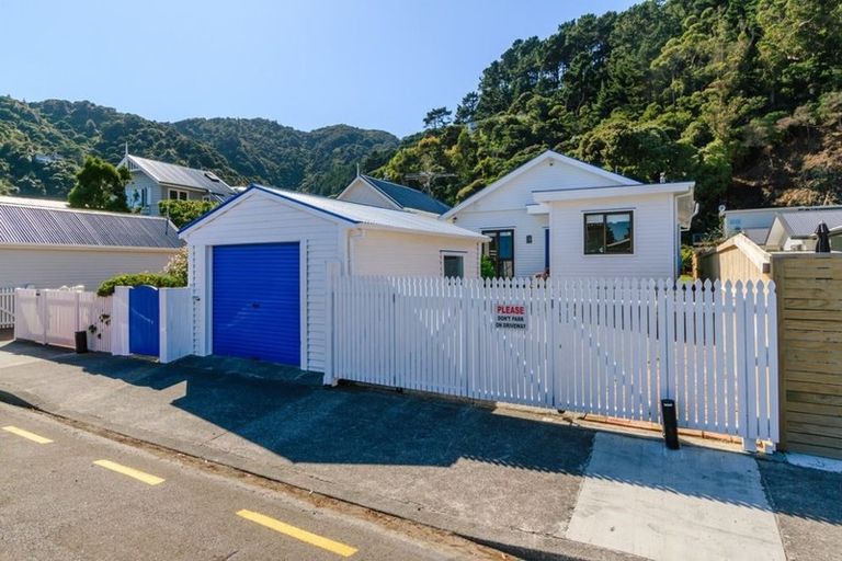Photo of property in 115 Muritai Road, Eastbourne, Lower Hutt, 5013
