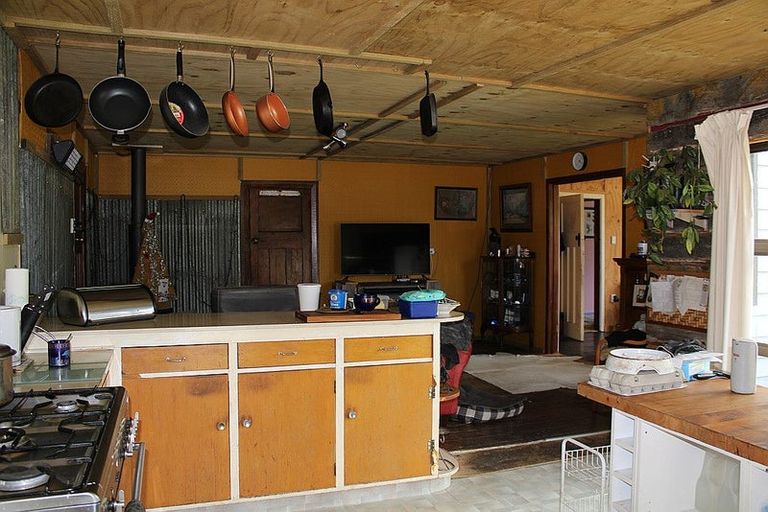 Photo of property in 2079 Clinton Highway, Kuriwao, Clinton, 9584