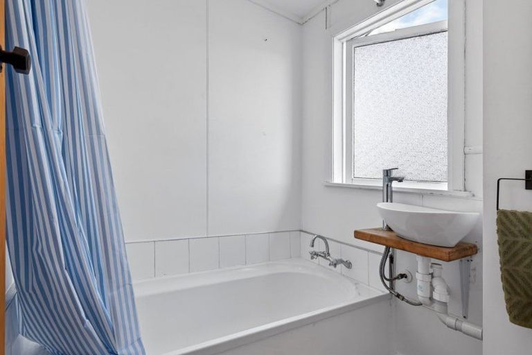 Photo of property in 4 Renfrew Place, Highbury, Palmerston North, 4412