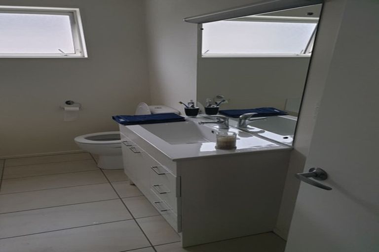 Photo of property in 180 Mark Avenue, Grenada Village, Wellington, 6037