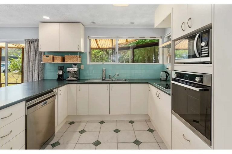 Photo of property in 153 Weatherly Road, Torbay, Auckland, 0630