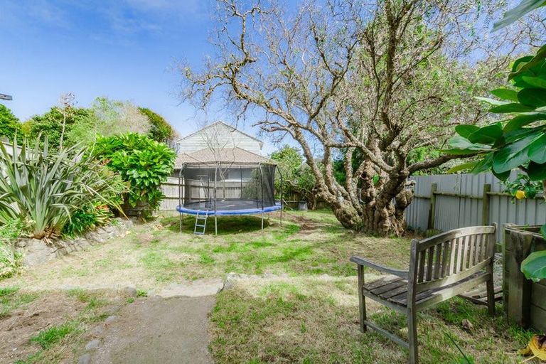 Photo of property in 131 Renown Road, Raumati South, Paraparaumu, 5032