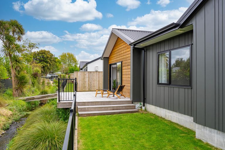 Photo of property in 17 Tarata Grove, Lansdowne, Masterton, 5810