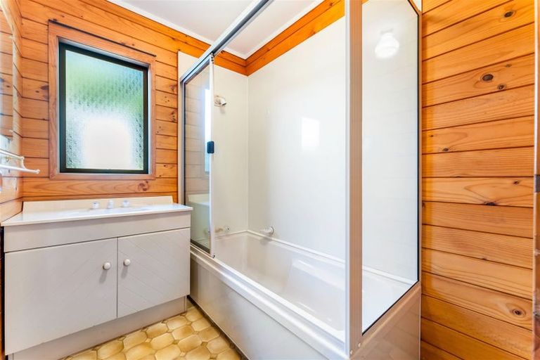 Photo of property in 14 Chardon Place, Henderson, Auckland, 0612