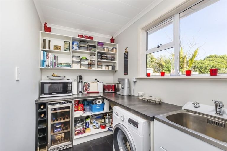 Photo of property in 6 Mayfair Place, Tawa, Wellington, 5028