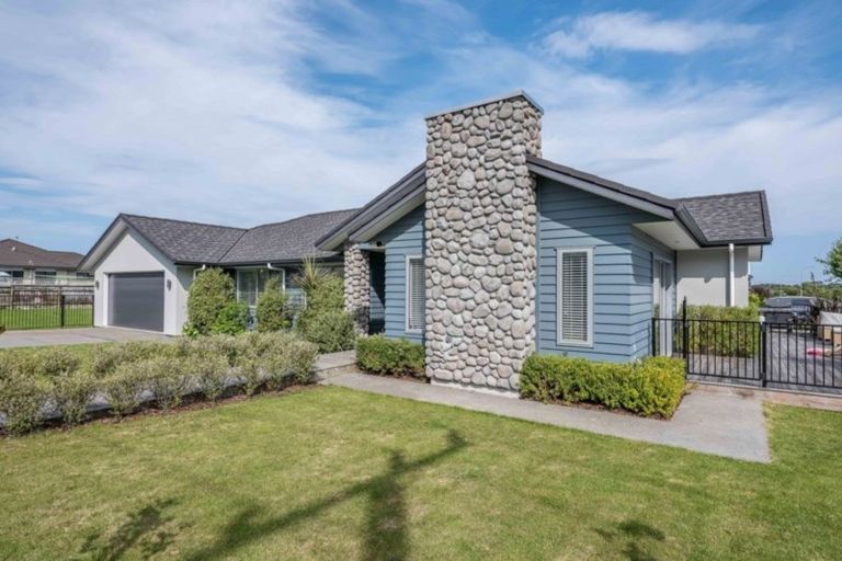 Photo of property in 11 Waipunahau Road, Waikanae, 5036