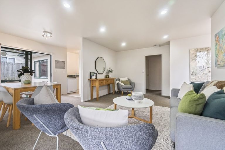 Photo of property in 15 Preston Avenue, Henderson, Auckland, 0610