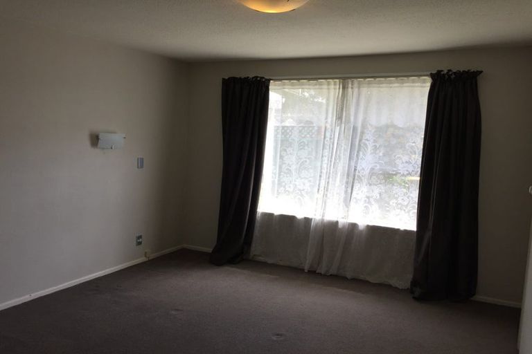 Photo of property in 2/23b Juniper Place, Burnside, Christchurch, 8053