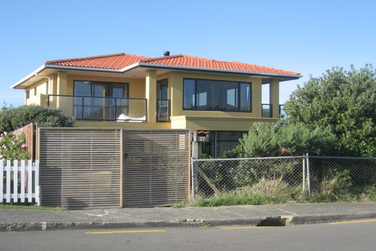 Photo of property in 37 Terrace Road, Titahi Bay, Porirua, 5022