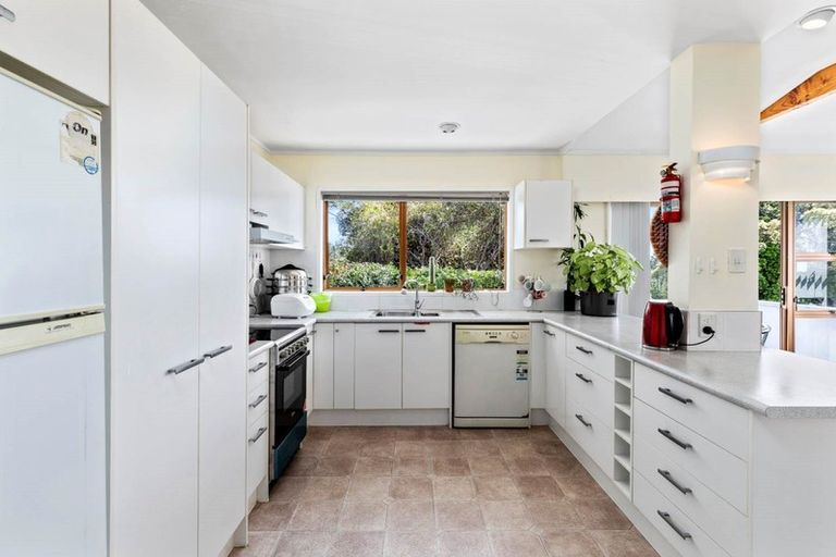 Photo of property in 43 Girrahween Drive, Totara Vale, Auckland, 0629