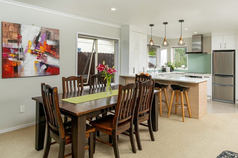 Photo of property in 8 Lucienne Drive, Ranui, Auckland, 0612