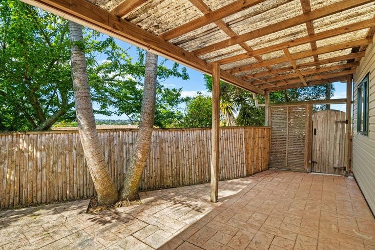 Photo of property in 2/62 Target Road, Totara Vale, Auckland, 0629