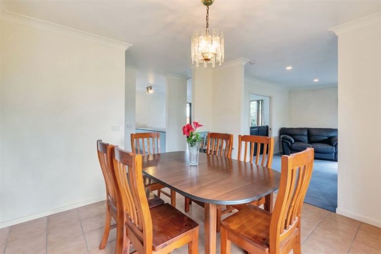 Photo of property in 1 Highfields Terrace, Henderson, Auckland, 0612