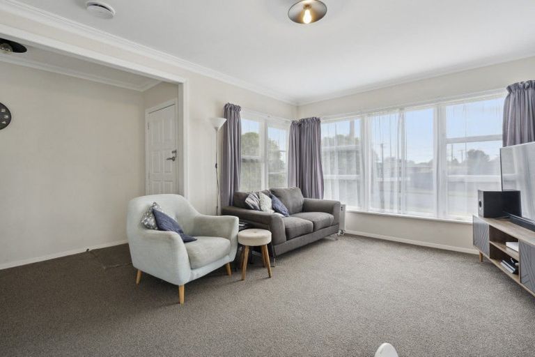 Photo of property in 2 Selwyn Street, Levin, 5510