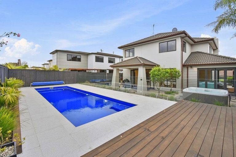 Photo of property in 14 Corsica Way, Karaka, Papakura, 2113