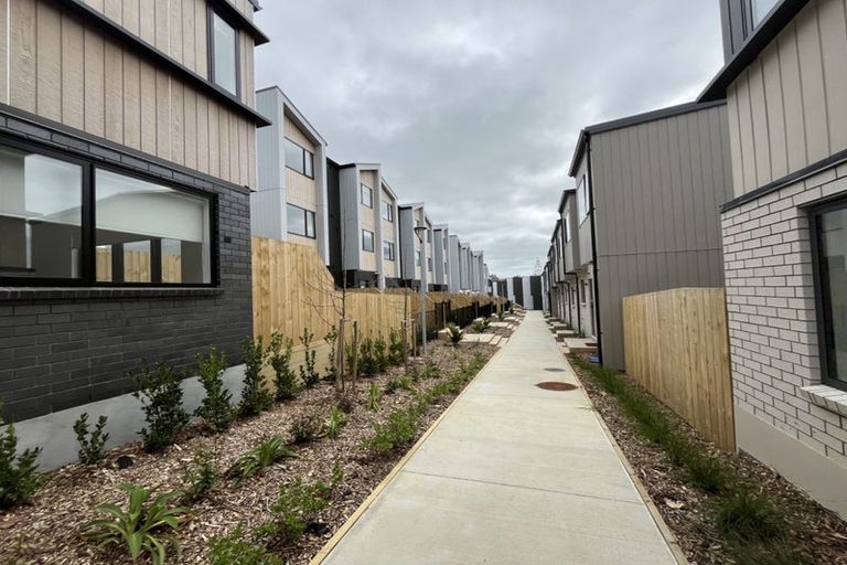 Photo of property in 7 Paetai Lane, Te Atatu Peninsula, Auckland, 0610