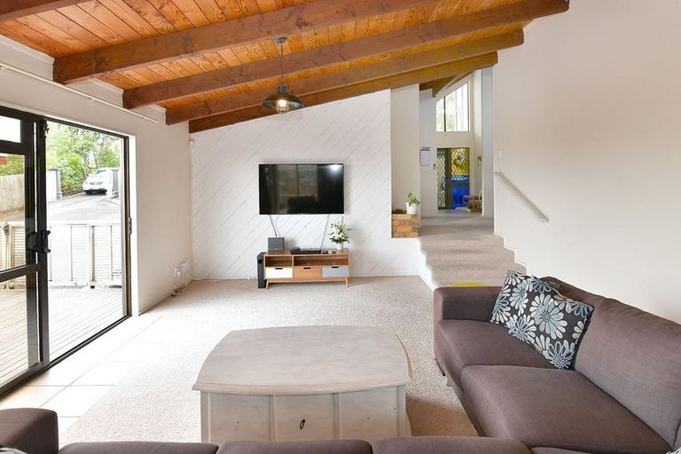 Photo of property in 159 Whangaparaoa Road, Red Beach, 0932