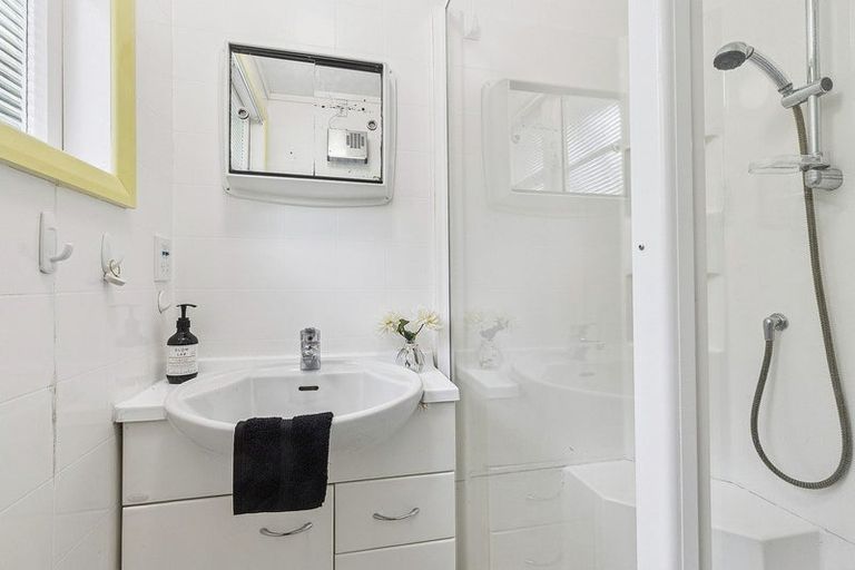 Photo of property in 15 Spur Grove, Titahi Bay, Porirua, 5022